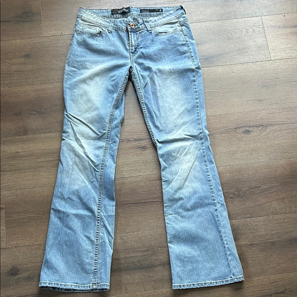 Jordache Light Wash Flare Jeans !! Size 6